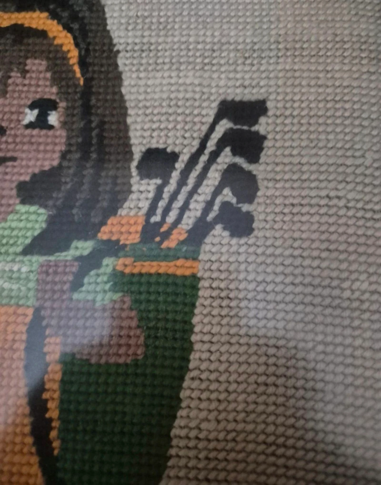 Quadro bordado à mão em ponto meio. Boneca golfista – photo 4